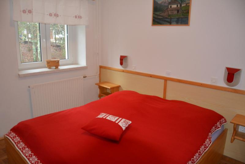 Rooms Barovc By The Lake Jasna 크라니스카고라 외부 사진 A typical bedroom in a German youth hostel