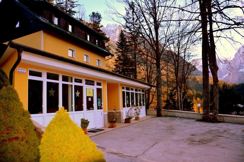 Rooms Barovc By The Lake Jasna 크라니스카고라 외부 사진 The town hall